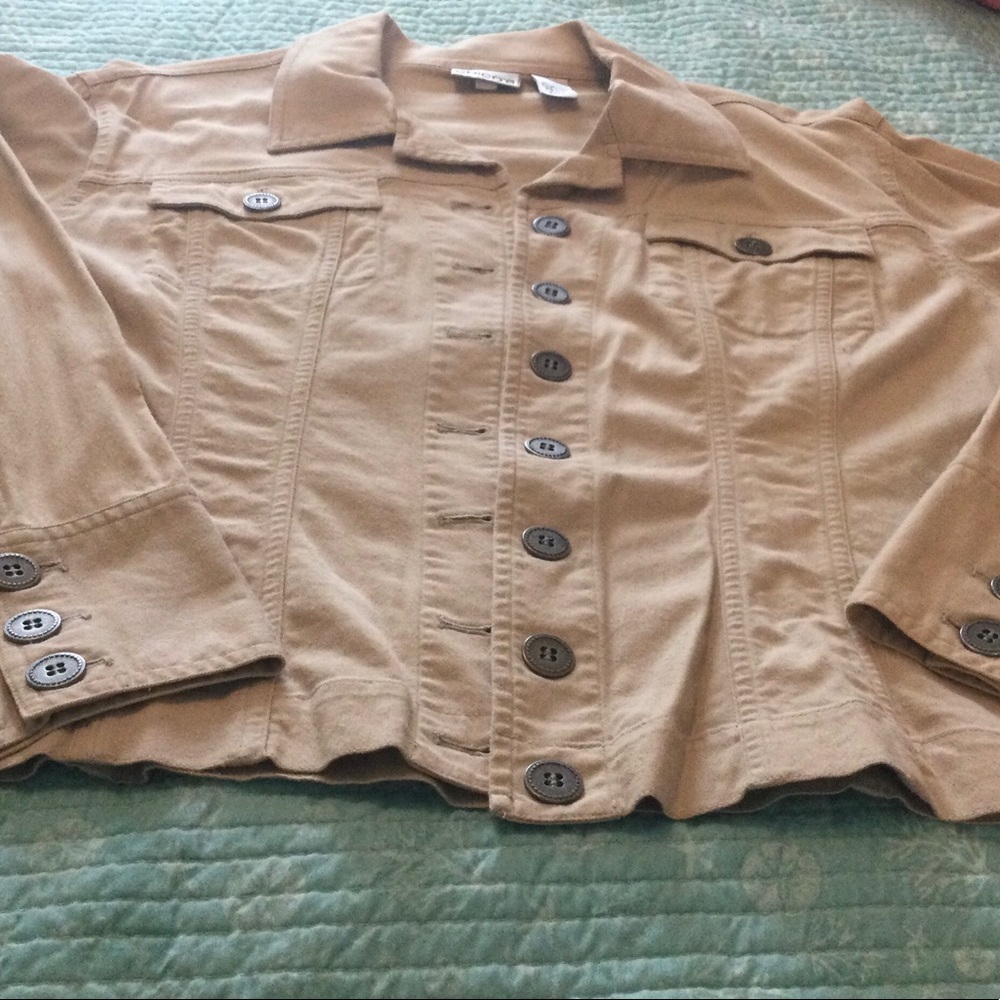 Tan Chico’s jacket. Sz2 (12)